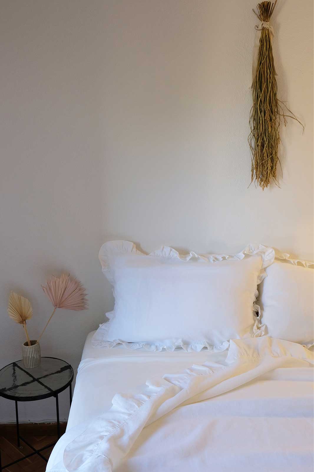 arkitaip Bedding The Ruffled Casita Linen Flat Sheet in White